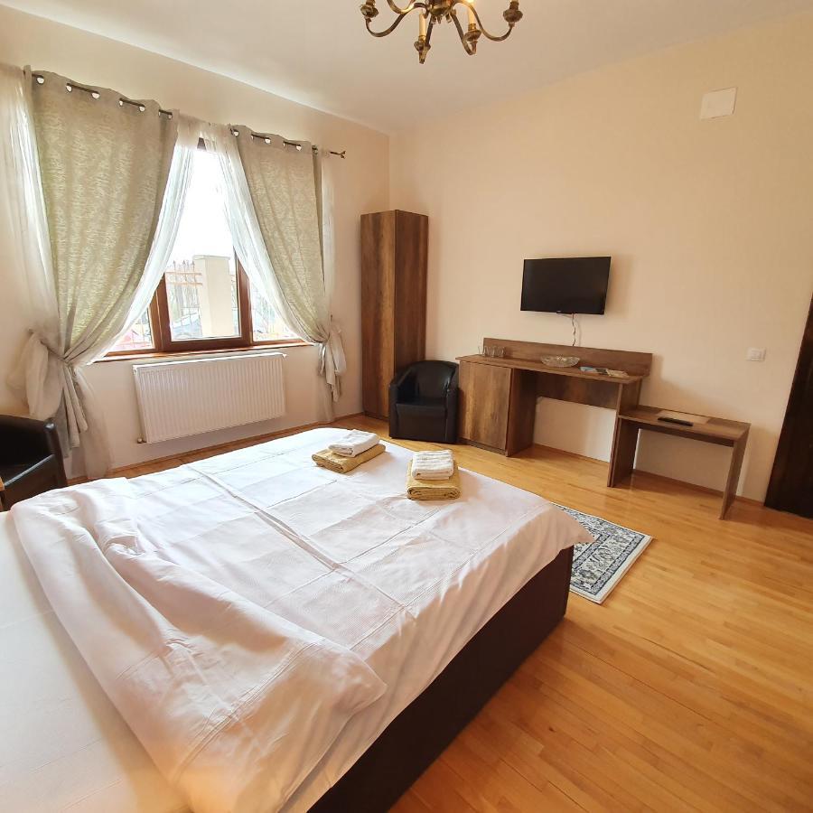 Hotel Vila De La Lugas Oradea Zewnętrze zdjęcie